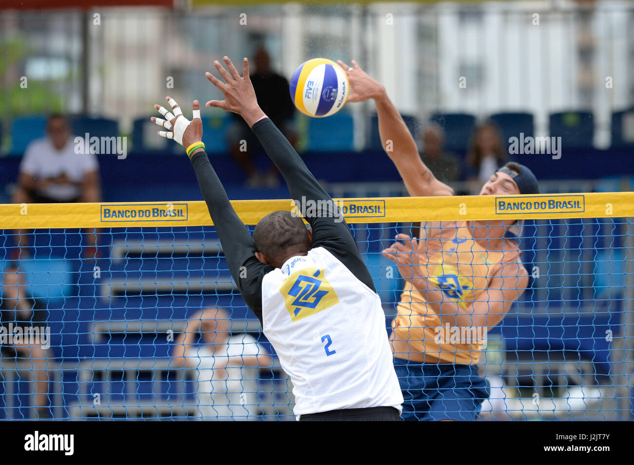 NITER'I, RJ - 28.04.2017: SUPERPRAIA 2017 - Niterói erhält das beste Doppel der Saison 2016/2017 im Foto Doppel und Alvaro Saymon X Lipe und Gilmário. (Foto: Fabio Costa/Fotoarena) Stockfoto