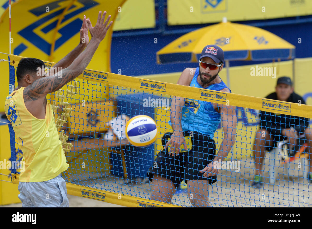 NITER'I, RJ - 28.04.2017: SUPERPRAIA 2017 - Niterói erhält das beste Doppel der Saison 2016/2017 im Foto Doppel und Alvaro Saymon X Lipe und Gilmário. (Foto: Fabio Costa/Fotoarena) Stockfoto