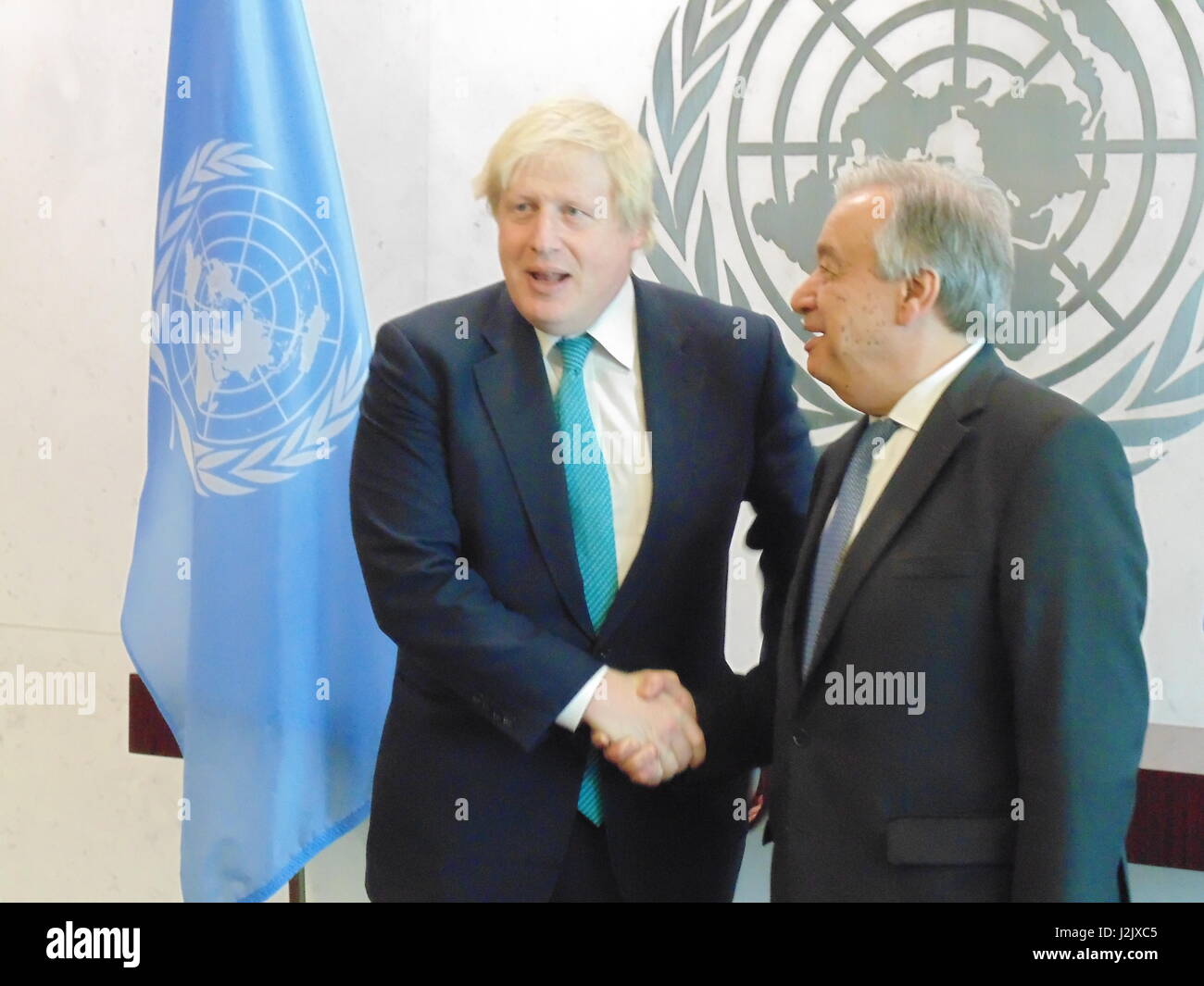 New York City, USA. 28. April 2017. UK Außenminister Boris Johnson trifft UN-Generalsekretär Antonio Guterres am 28. April 2017, nach Nordkorea Treffen des UN-Sicherheitsrats Kredits: Matthew Lee/Alamy Live News Stockfoto