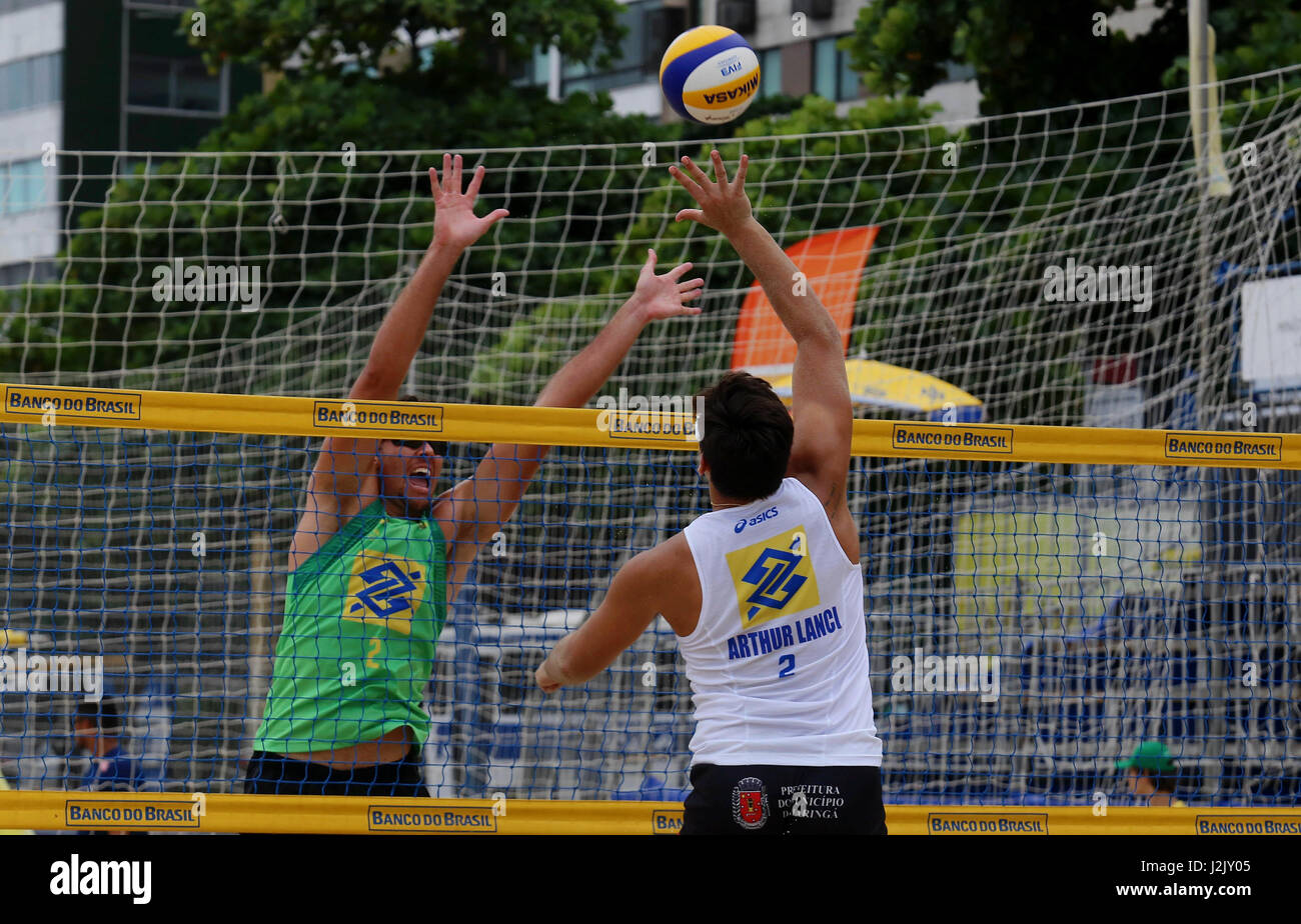 NITER'I, RJ - 28.04.2017: SUPERPRAIA 2017 - SUPERPRAIA: Niterói erhält das beste Doppel der Saison 2016/2017 im Foto Doppel Bruno und Fernandão x Eduardo und Arthur (Foto: Fabio Gonçalves/Fotoarena) Stockfoto