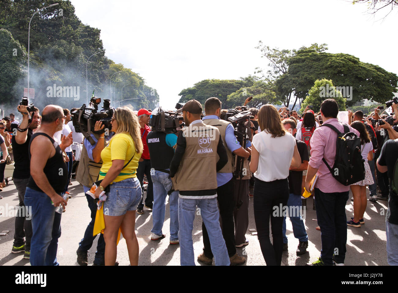 Brasilia, Brasilien. 28. April 2017. Generalstreik des 28. April sammelt Demonstranten vor dem Nationalkongress. Starke Regelung festgelegten öffentlichen Sicherheitsabteilung des Bundesbezirkes garantiert Ruhe. (Foto: Walterson Rosa/Fotoarena) Credit: Foto Arena LTDA/Alamy Live-Nachrichten Stockfoto