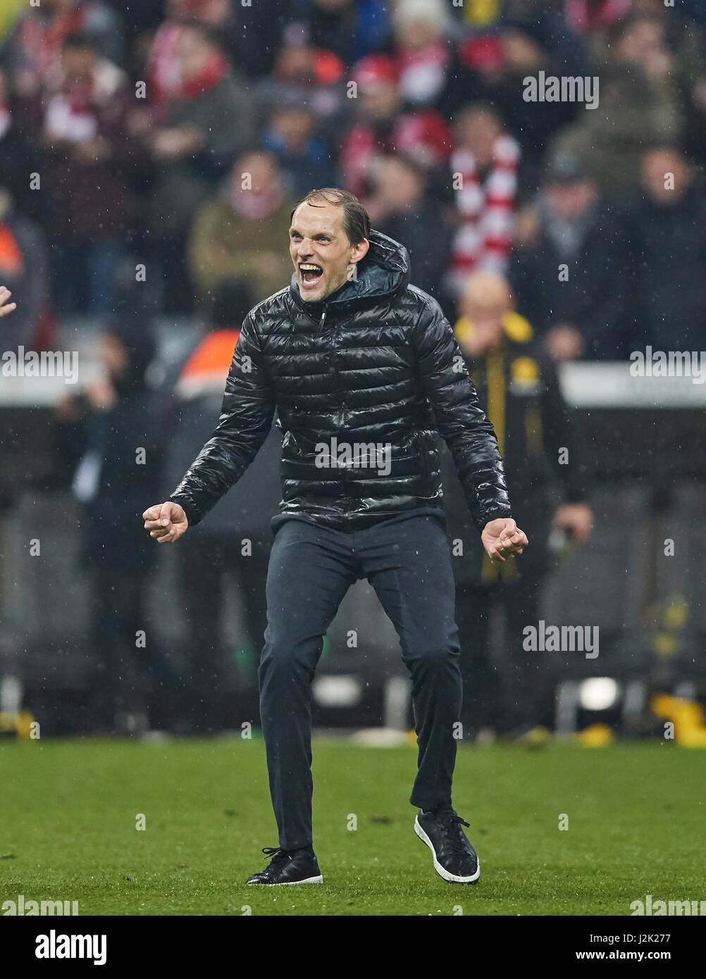 Thomas TUCHEL, Chef - Trainer nach dem Spiel BVB Jubel, Freude, Emotionen, feiern, lachen, jubeln, jubeln, zerreißt die Arme, ballte die Faust, FC BAYERN München - BORUSSIA DORTMUND 2-3 Fußball DFB-Pokal Halbfinale FCB, BVB Deutsch Soccer Cup, München, am 26. April 2017, Saison 2016/2017 © Peter Schatz / Alamy Live News Stockfoto