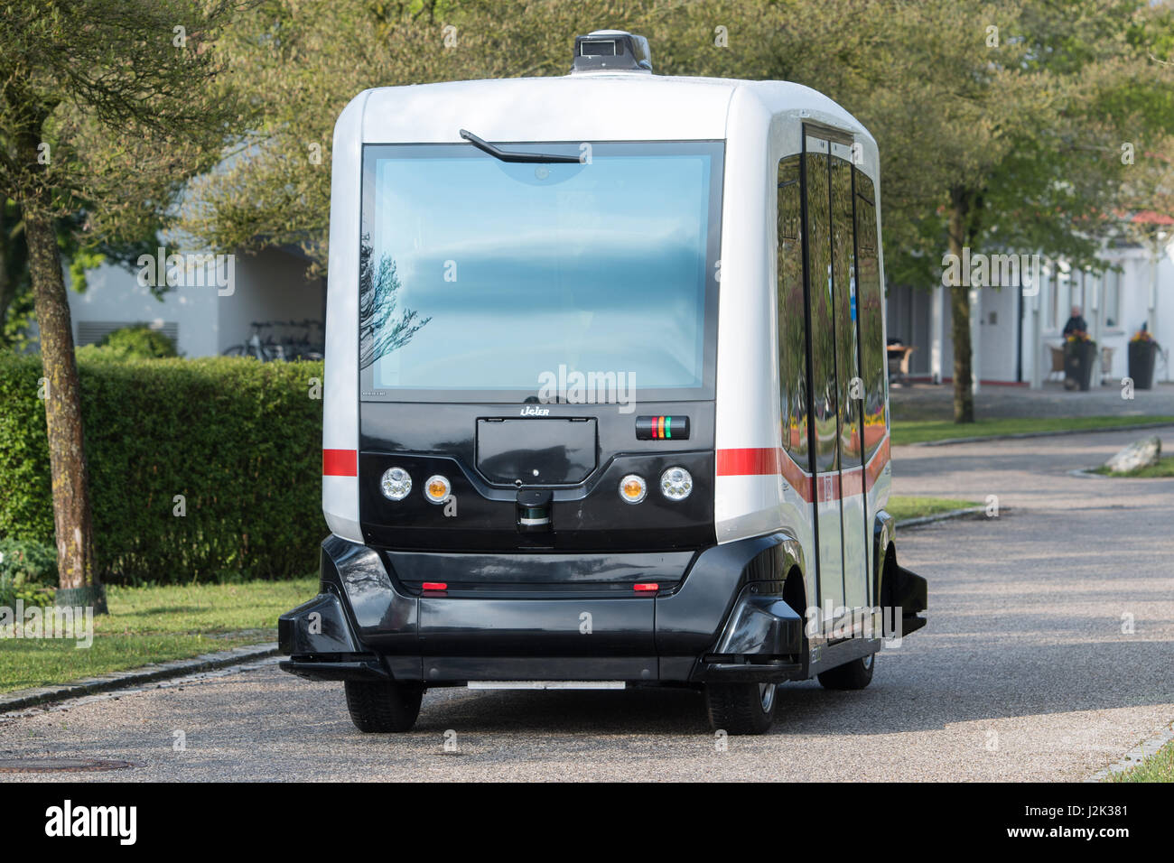 Bad Birnbach, Deutschland. 29. April 2017. Ein autonome Bus fährt ein ...