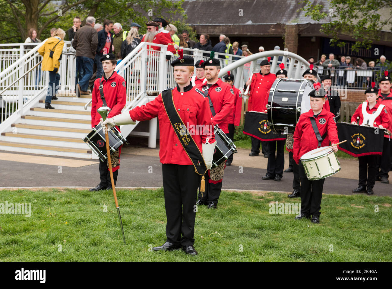 Wimborne, Dorset, UK. 29. April 2017. Vielleicht wurden zum ersten Mal, aber sicherlich nicht seit Menschengedenken, Schafe durch Teil der Stadt Wimborne Minster angetrieben von der Stadt Bürgermeister Cllr Frau Sue Cook, die aktuellen zwei Freemen Anthony Oliver und Grant Bocking und freien Margery Ryan. Bildnachweis: Gary Lawton/Fotografien von Gary/Alamy Live News Stockfoto