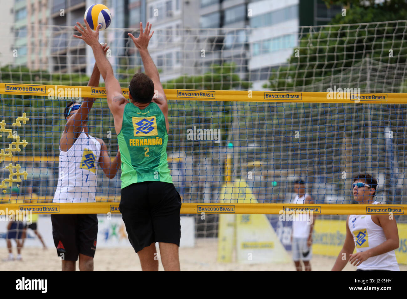 NITER'I, RJ - 28.04.2017: SUPERPRAIA 2017 - SUPERPRAIA: Niterói erhält das beste Doppel der Saison 2016/2017 im Foto Doppel Bruno und Fernandão x Eduardo und Arthur (Foto: Fabio Gonçalves/Fotoarena) Stockfoto