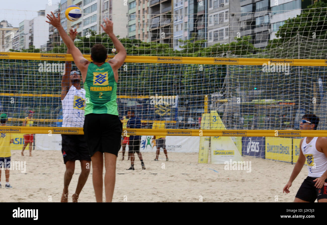 NITER'I, RJ - 28.04.2017: SUPERPRAIA 2017 - SUPERPRAIA: Niterói erhält das beste Doppel der Saison 2016/2017 im Foto Doppel Bruno und Fernandão x Eduardo und Arthur (Foto: Fabio Gonçalves/Fotoarena) Stockfoto