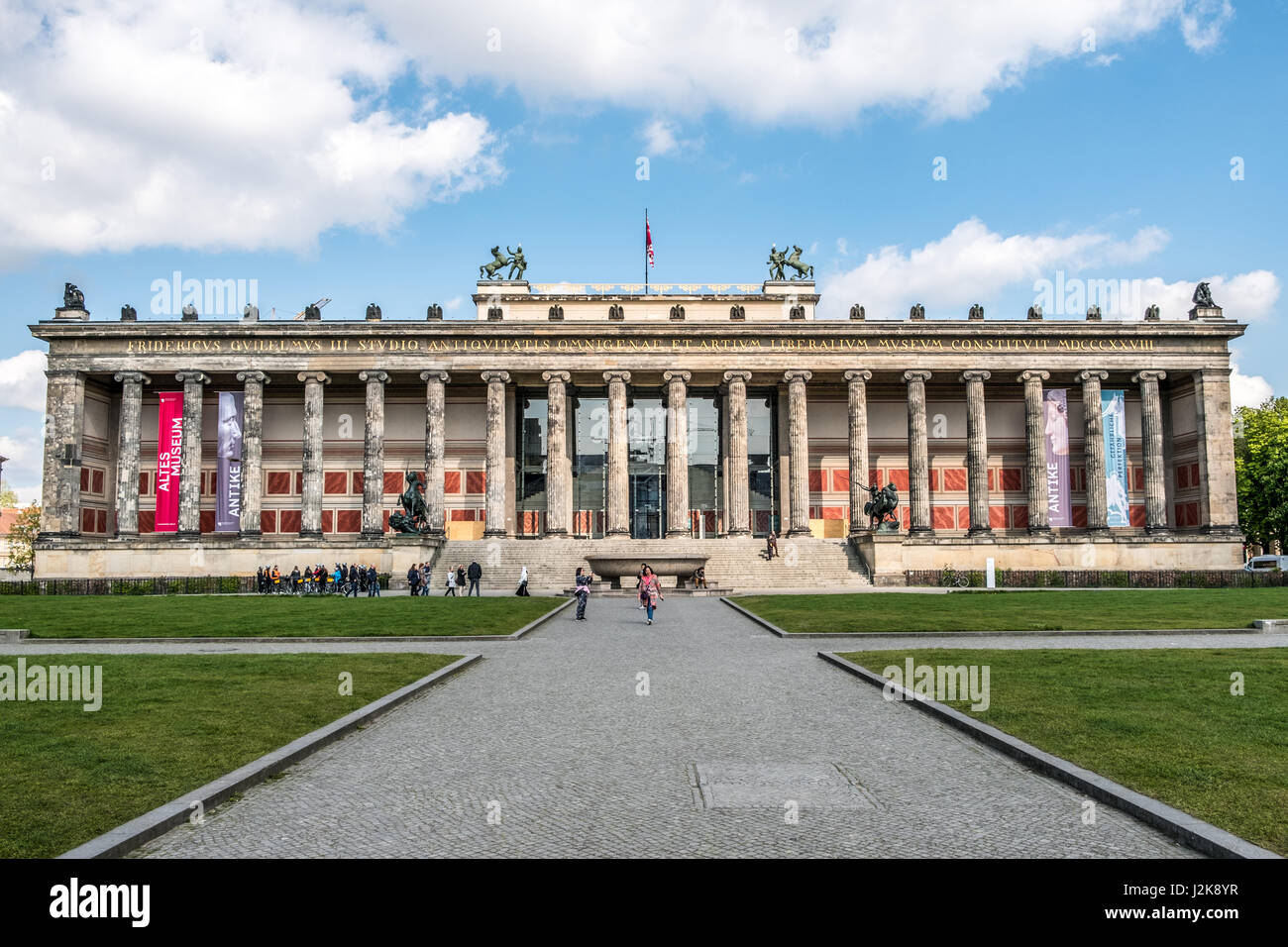 Berlin, Deutschland - 27 April: das alte Museum (Altes Museum) auf der Museumsinsel in Berlin, Deutschland. Stockfoto