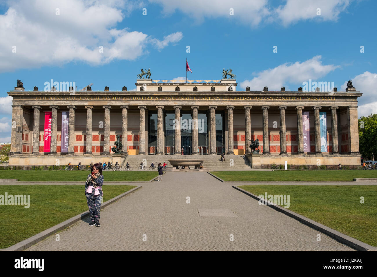 Berlin, Deutschland - 27 April: das alte Museum (Altes Museum) auf der Museumsinsel in Berlin, Deutschland. Stockfoto