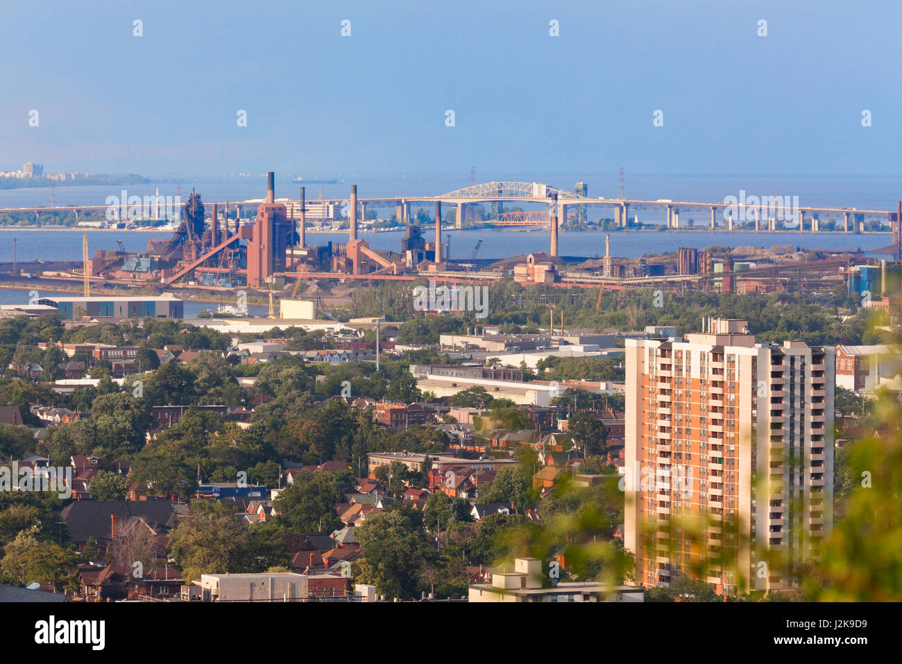 Schwerindustrie entlang Hamiltons in Hamilton, Ontario, Kanada. Stockfoto