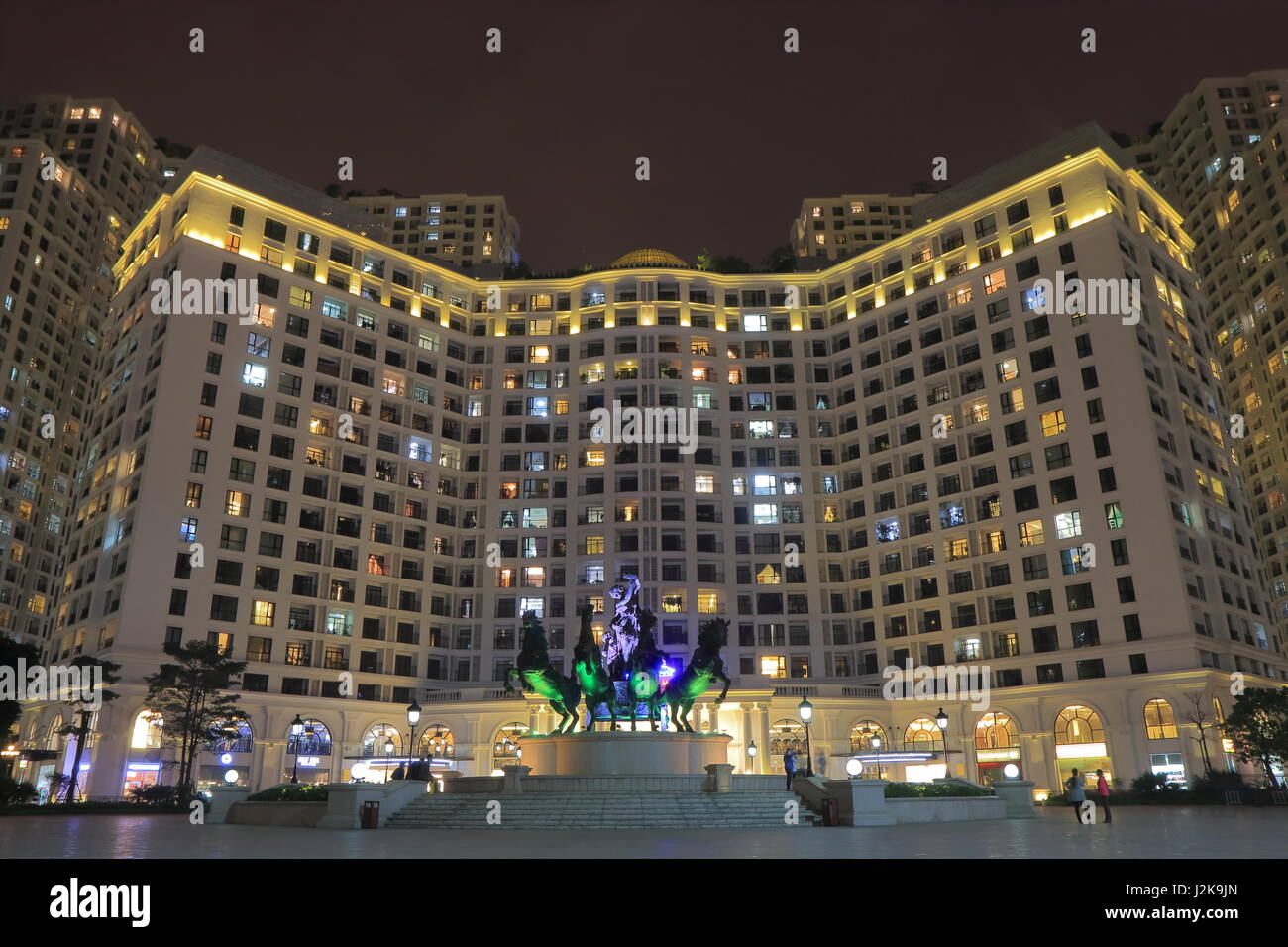 MegaMall in Hanoi auf. Mega Mall ist eines der beliebtesten ShoppingMall in