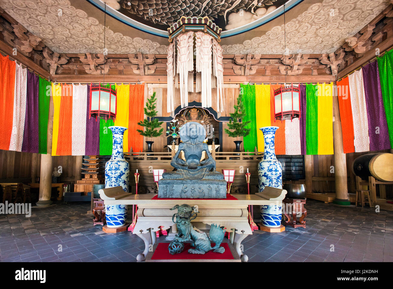 Die Statue des Buddha Fasten im Kencho-Ji-Tempel, Kamakura, Japan Stockfoto