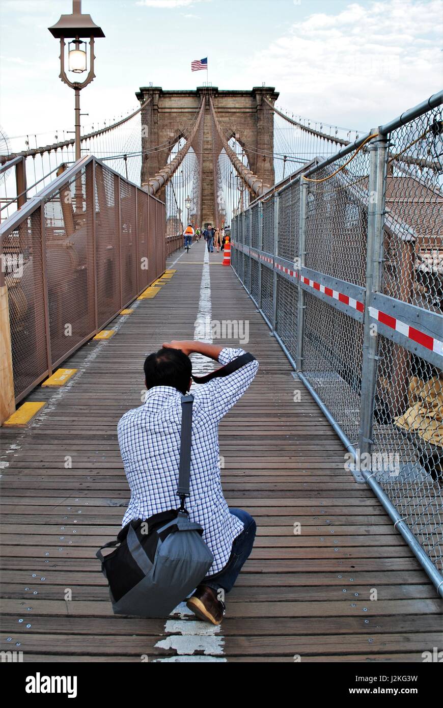Die photograther auf der Brooklyn Bridge ein Bild aufnehmen Stockfoto