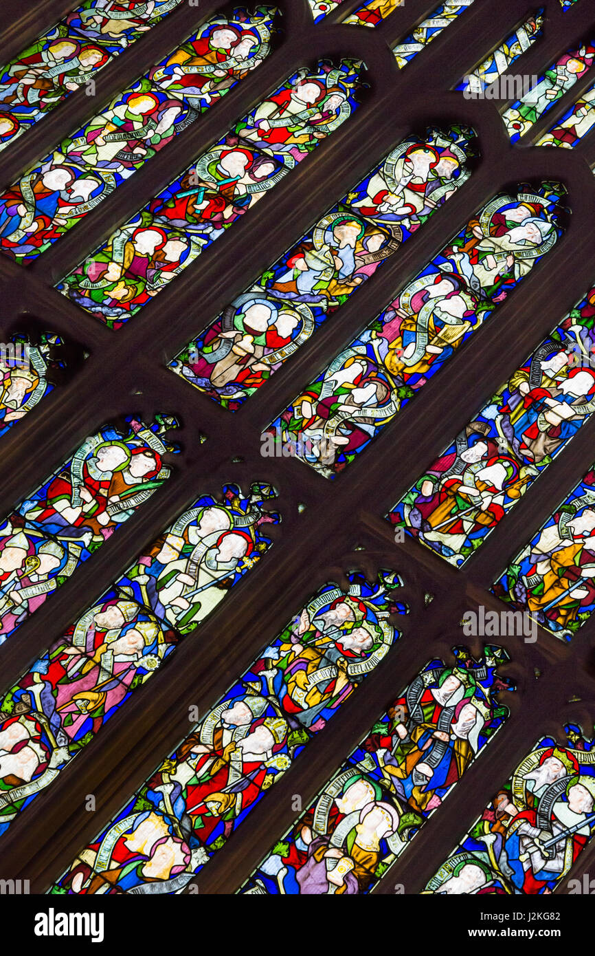 Glasfenster in Sherborne Abtei in Sherborne, Dorset, England UK im April Stockfoto
