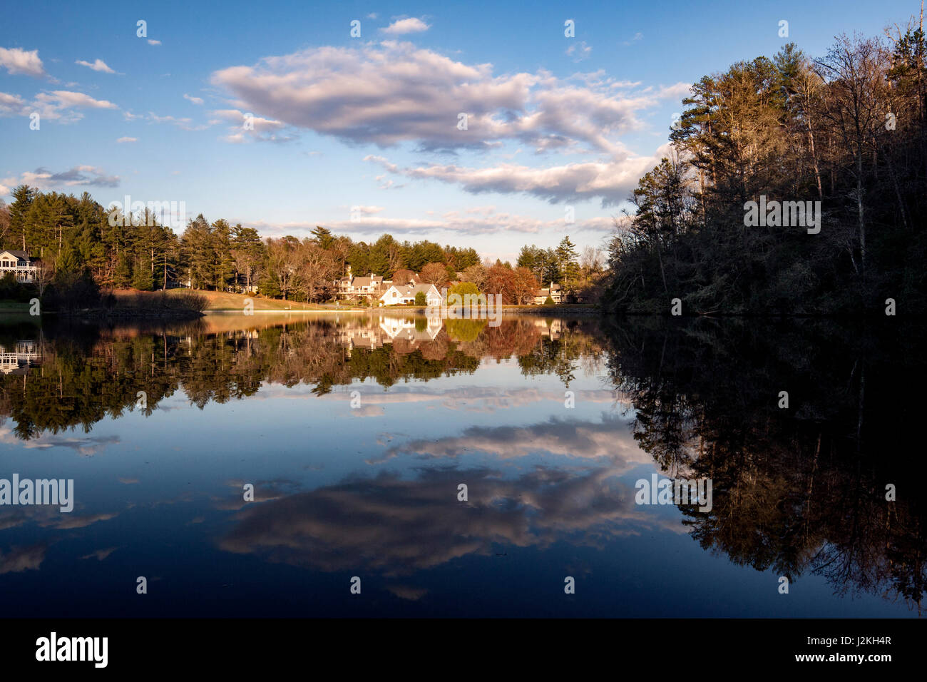 Deerlake Reflexionen - Brevard, North Carolina, USA Stockfoto