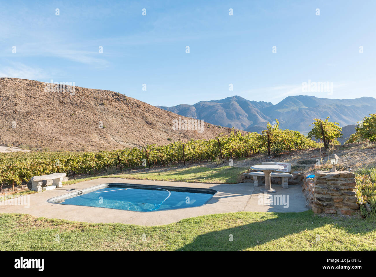 MONTAGU, Südafrika - 25. März 2017: das Schwimmbad im Badensfontein Caravan Park in der Nähe von Montagu in der Provinz Western Cape Stockfoto