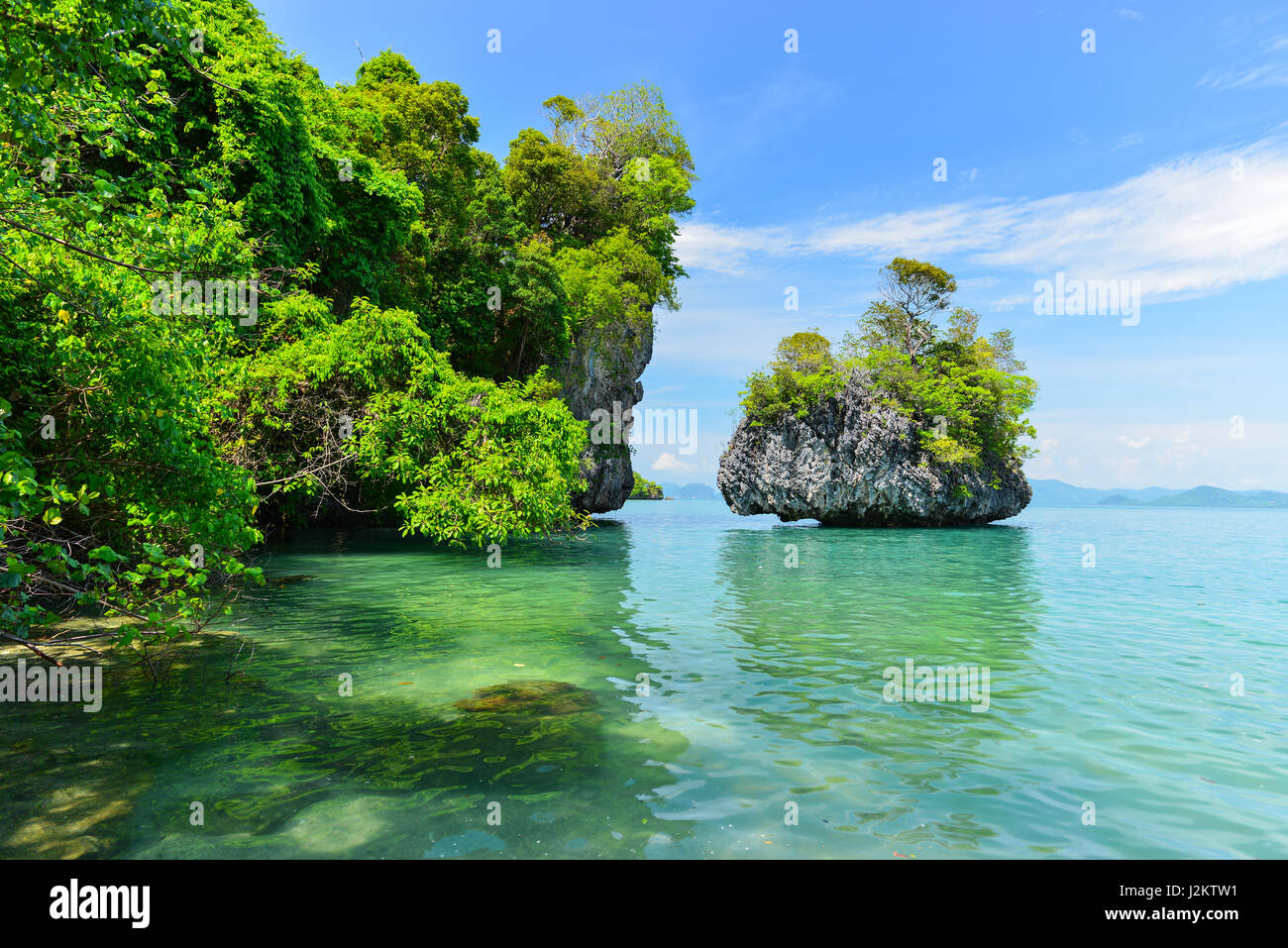Tropischen klaren Meer zur Insel Koh Pak Bia in der Provinz Krabi, Thailand. Stockfoto
