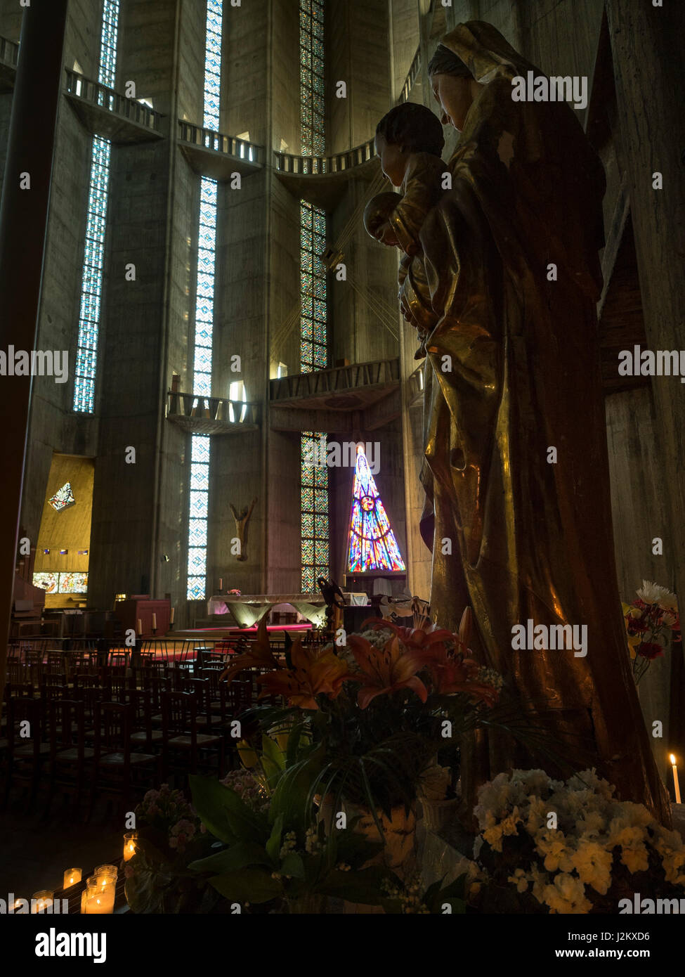 Altar der Jungfrau, die Kirche Notre-Dame, Royan, Frankreich, Europa. Stockfoto