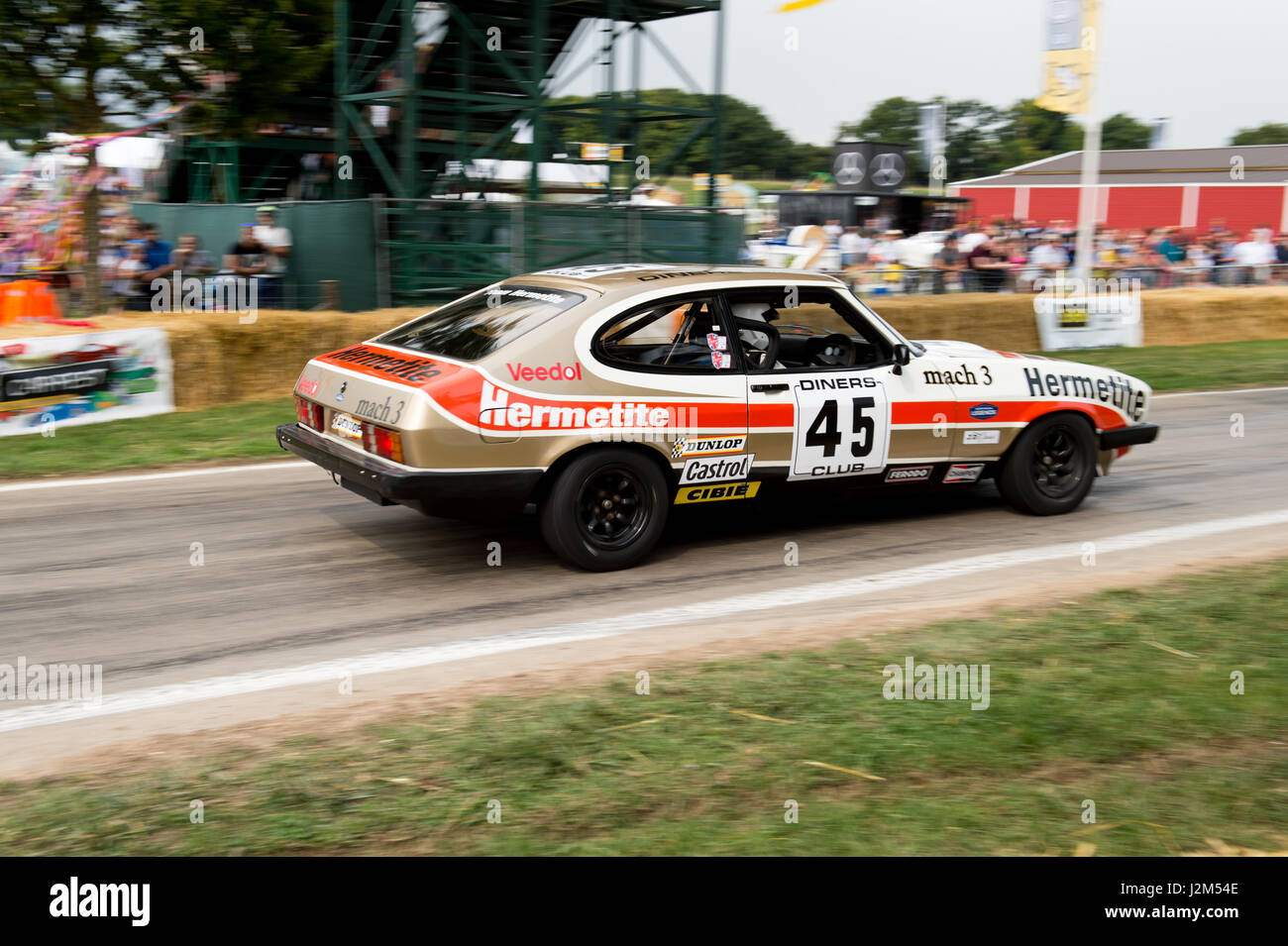 Laverstoke Park Farm, Overton, Basingstoke, Hampshire, Vereinigtes Königreich. 27. August 2016. MG bei den Hügel klettern Track auf Radio 2 Frühstück Messe DJ, Chris Evans Auto Fest Süd 2016 - Auto, Essen, Familie und Musikfestival für BBC Kinder in Not. © Will Bailey / Alamy Stockfoto