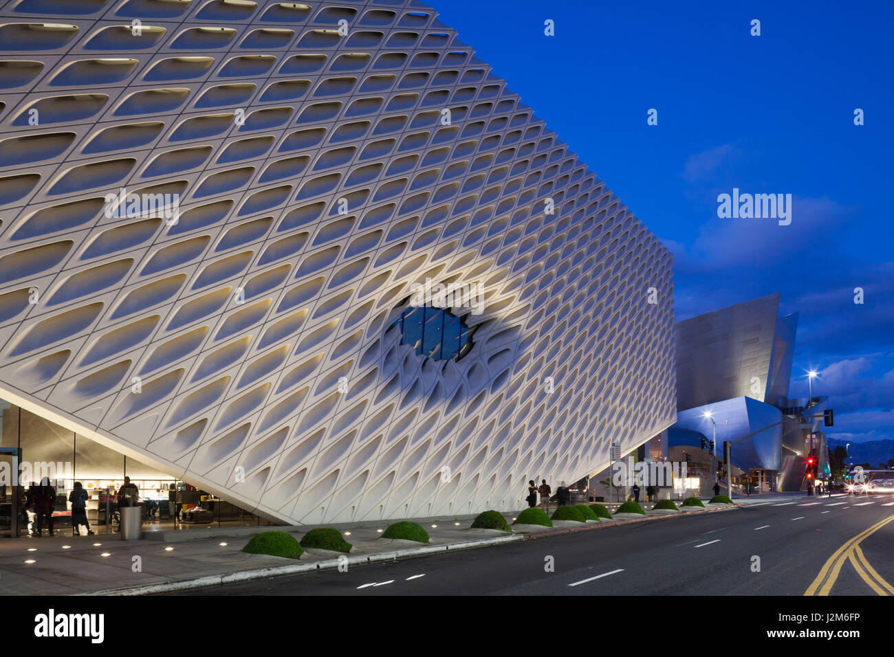 USA, California, Los Angeles, die breiten, Museum für zeitgenössische Kunst gebaut 2015, außen, Dämmerung Stockfoto