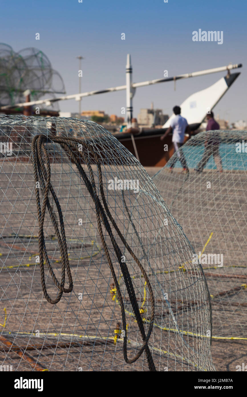 Katar, Al-Khor, Fischerhafen mit drahtgebundenen Angeln Körbe Stockfoto