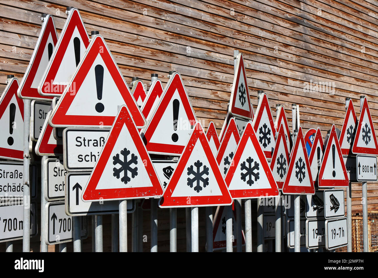 Deutsche Verkehrszeichen im Straßenverkehr Wartung depot Stockfoto