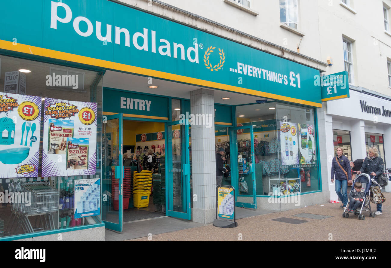 Poundland von £1 Versprechen ist gebrochen, als seid ihr durch die Tür. Stockfoto