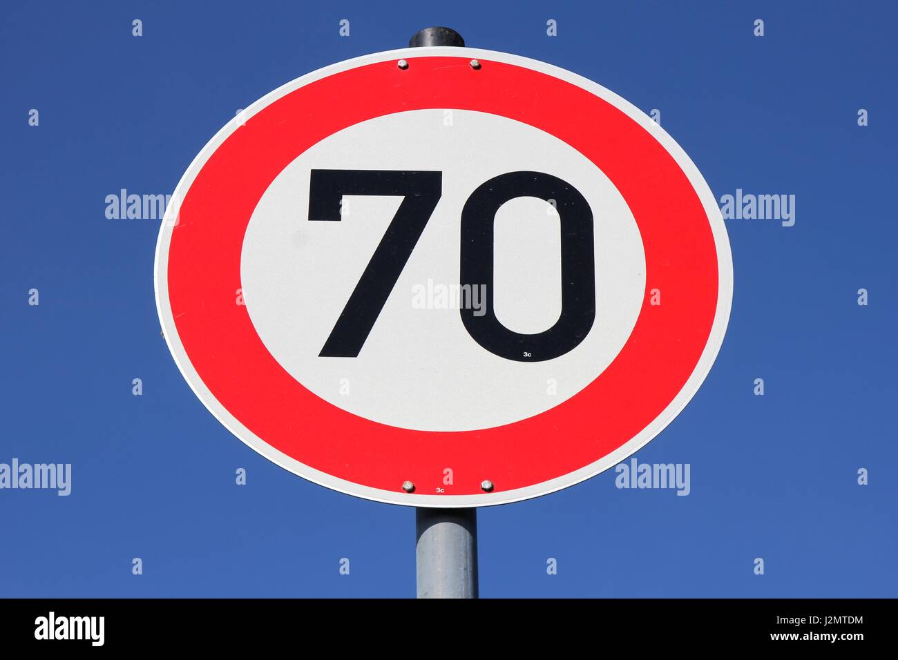 Deutsche Verkehrszeichen: Geschwindigkeit begrenzen 70 km/h Stockfoto