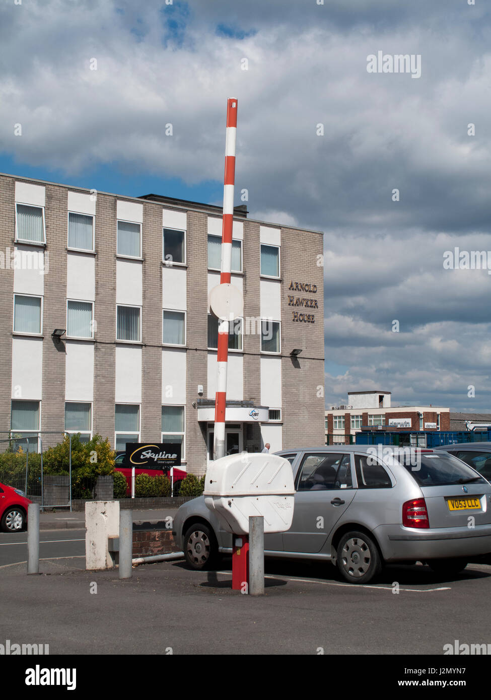 Barriere in Position zu Privatunternehmen Parkplatz Stockfoto