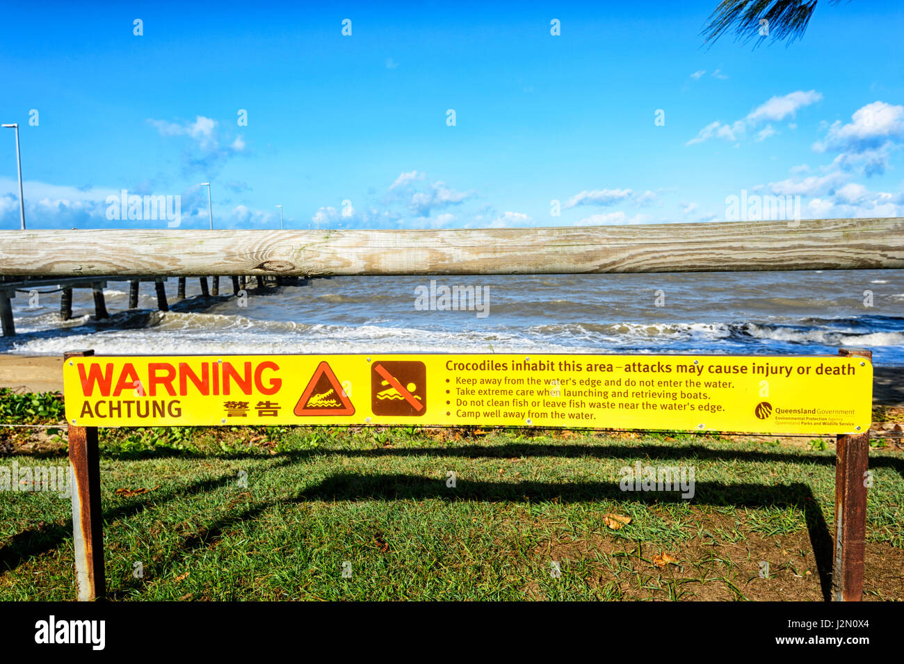 Krokodil Warnschild in Palm Cove, Nördliche Strände Vorort von Cairns, Far North Queensland, FNQ, Australien Stockfoto