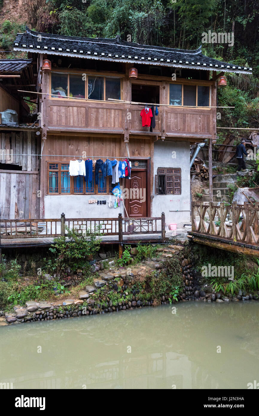 Zhaoxing, Guizhou, China, ein Dong Minderheit Dorfhaus. Stockfoto