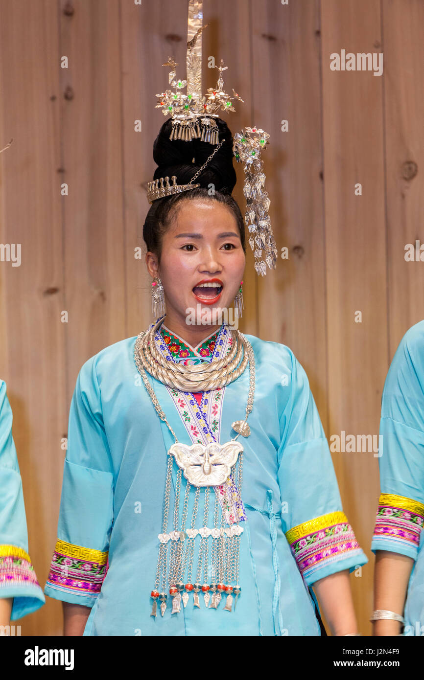 Zhaoxing, Guizhou, China.  Traditionelle musikalische Darbietung von Dong ethnischen Minderheit. Stockfoto