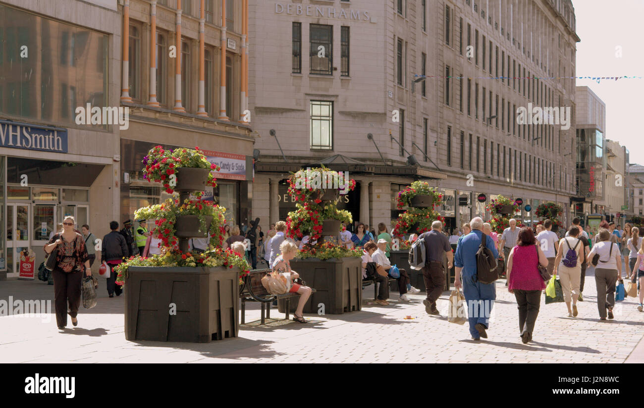 Glasgow, sonnige Straßenszenen Argyle Street einkaufen Stockfoto