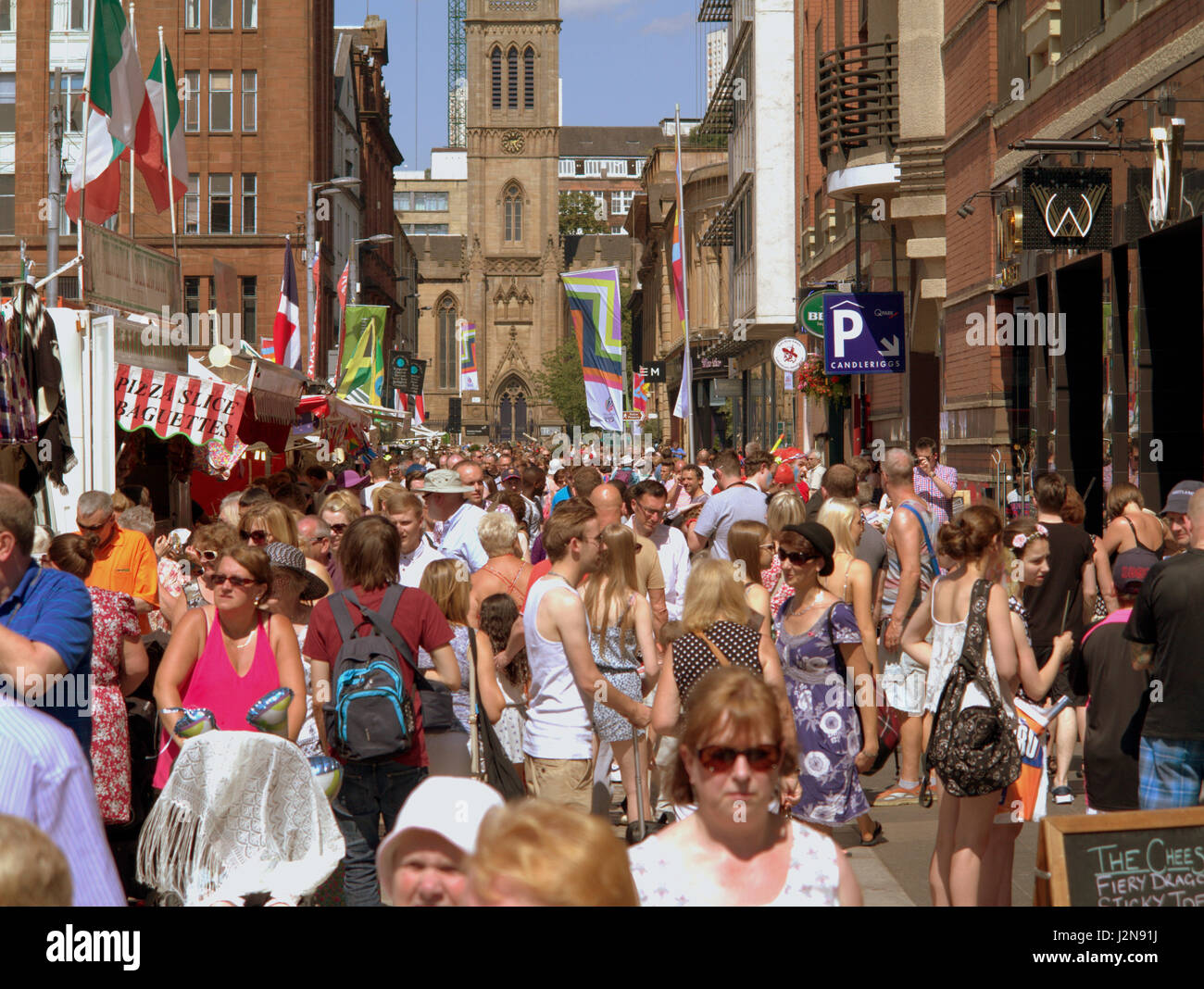 Glasgow einkaufen sonnige Straßenszenen Merchant City Festival Stockfoto