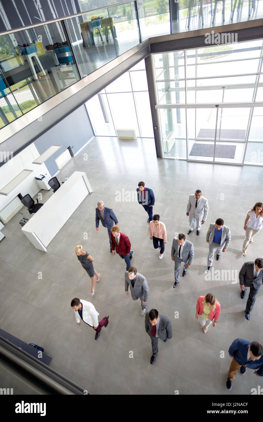 Draufsicht der Gruppe der Arbeitnehmer zur Arbeit zu gehen Stockfoto