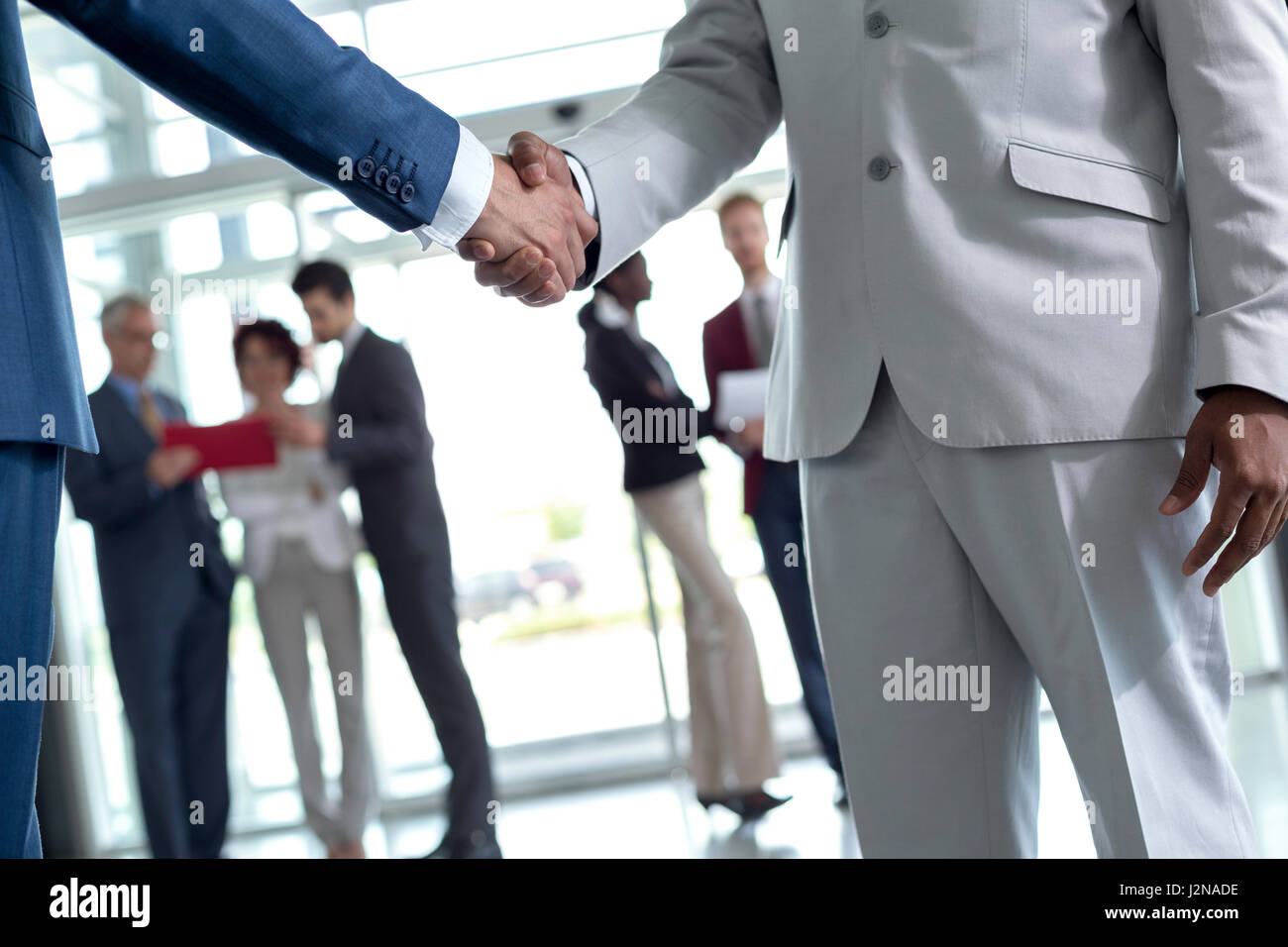 Nahaufnahme des Handshakes Partner Stockfoto