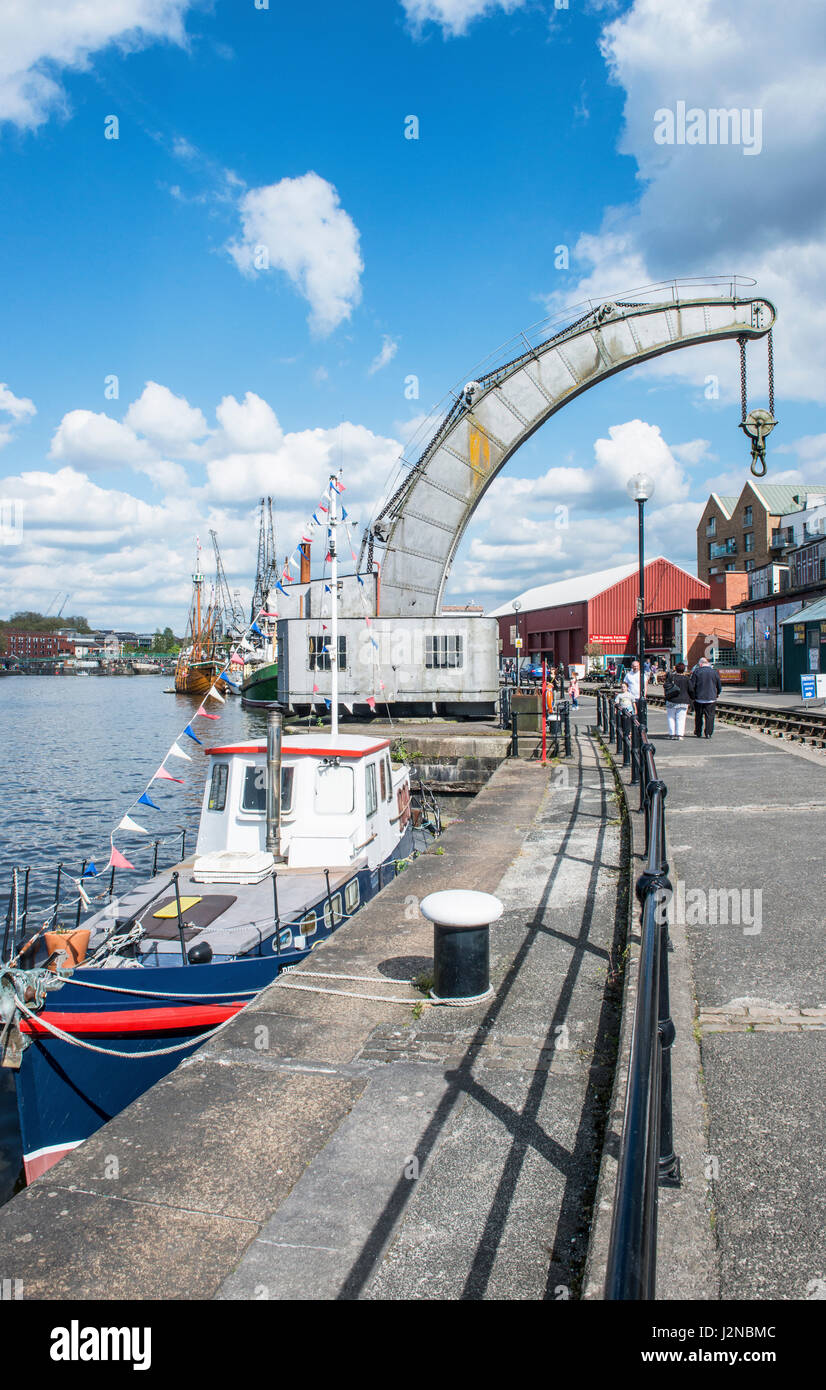 Schwimmende Hafen von Bristol zeigt die alten stillgelegte 35 Tonnen Kran Stockfoto