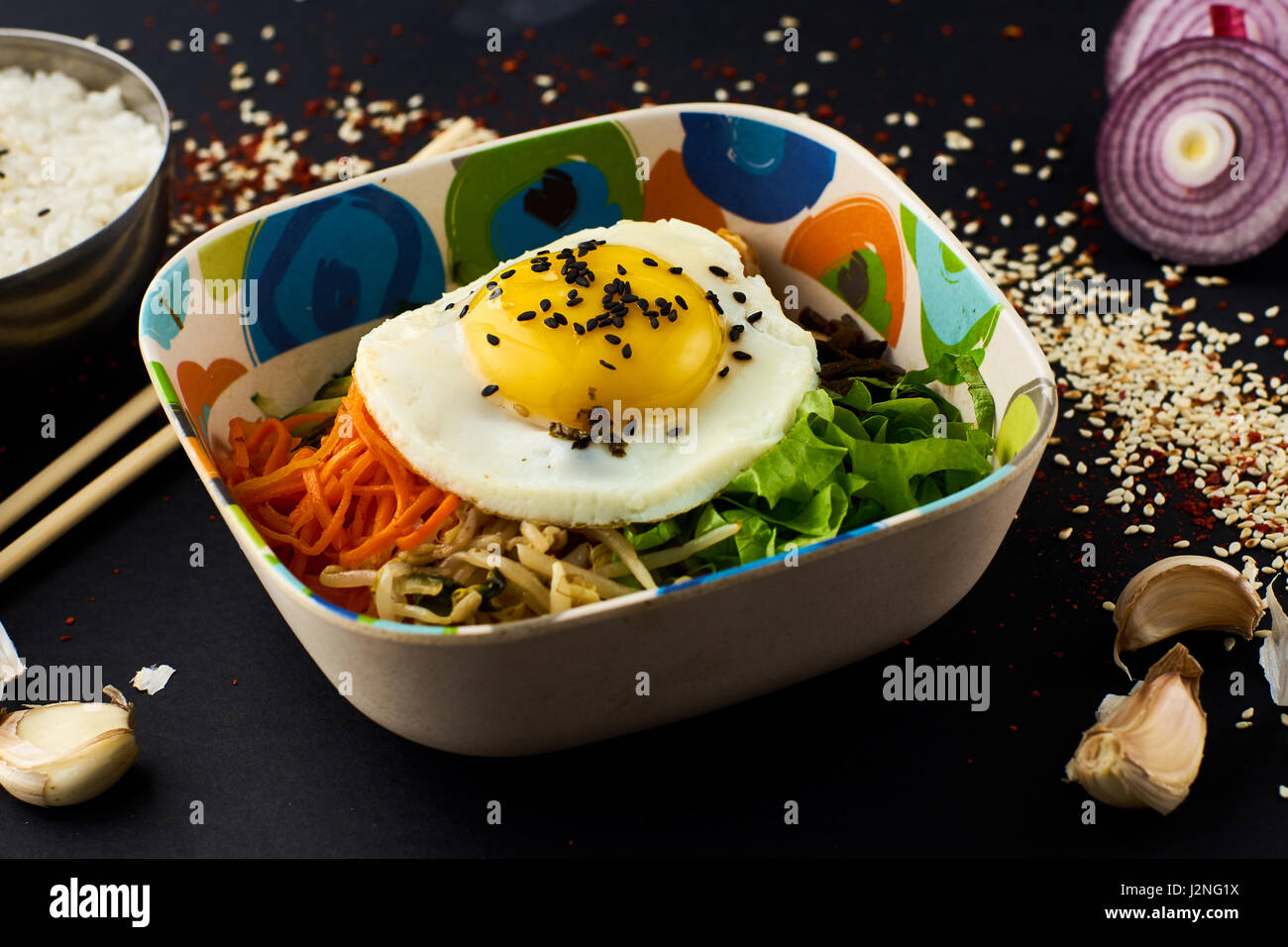 Bibimbap. Gemischter Reis mit Fleisch und Gemüse. Stockfoto Bibimbap. Gemischter Reis mit Fleisch und Gemüse. Stockfoto