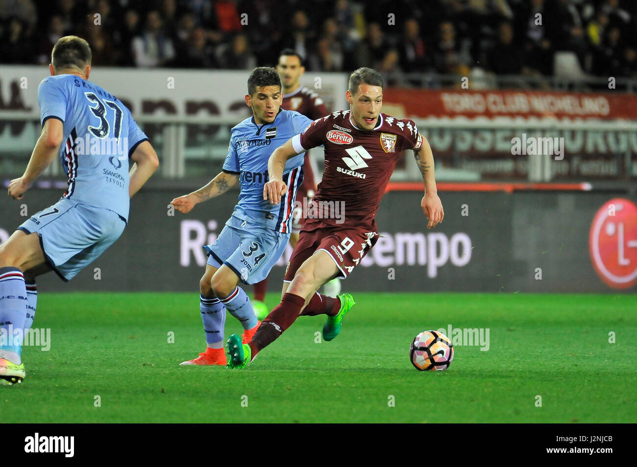 Turin, Italien. 29. April 2017. Andrea Belotti (T) während des Spiels Serie A TIM zwischen FC Turin und Sampdoria Genua. Stadio Olimpico Grande Torino am 29. April 2017 in Turin, Italien - Credit: FABIO PETROSINO/Alamy Live-Nachrichten Stockfoto