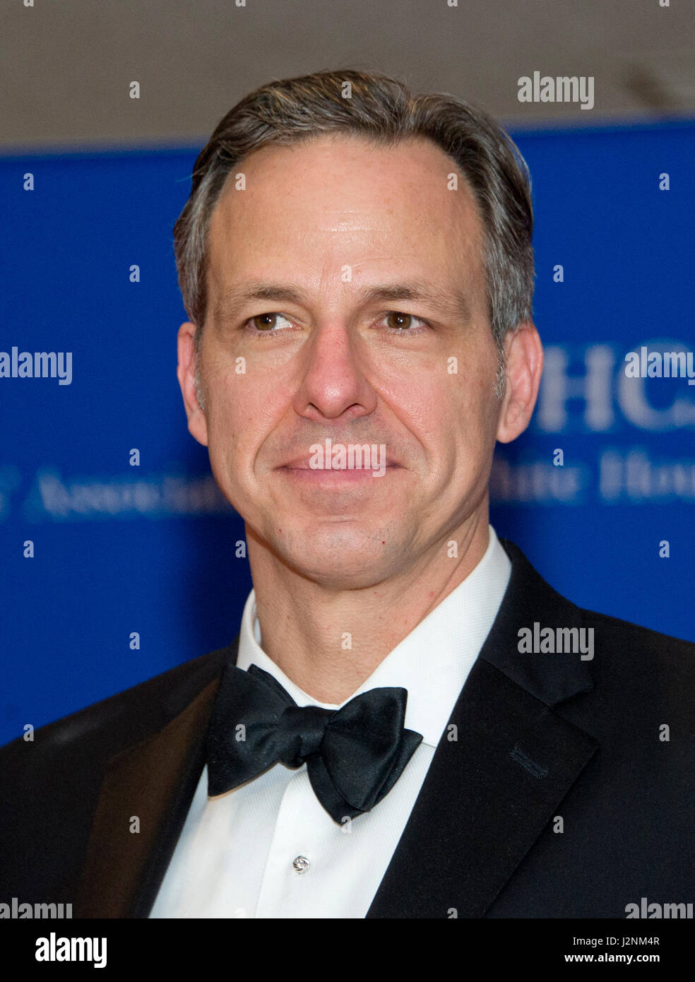 CNN Chef Washington-Korrespondent Jake Tapper kommt für die 2017 White House Correspondents Association Annual Dinner im Washington Hilton Hotel am Samstag, 29. April 2017. Bildnachweis: Ron Sachs/CNP /MediaPunch Stockfoto
