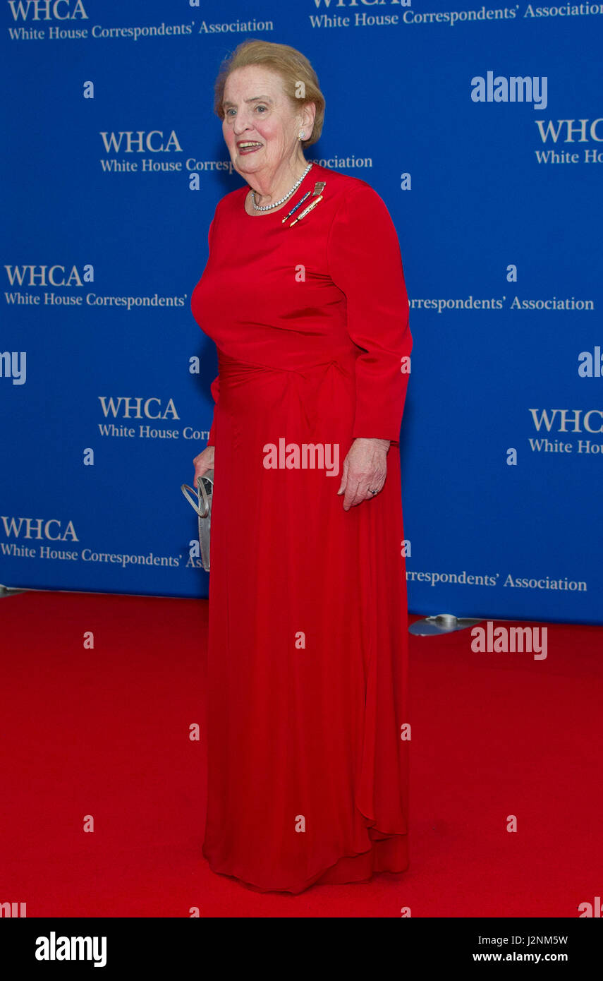 Ehemaliger Vereinigte Staaten Staatssekretär Madeleine Albright kommt für die 2017 White House Correspondents Association Annual Dinner im Washington Hilton Hotel am Samstag, 29. April 2017. Bildnachweis: Ron Sachs/CNP /MediaPunch Stockfoto