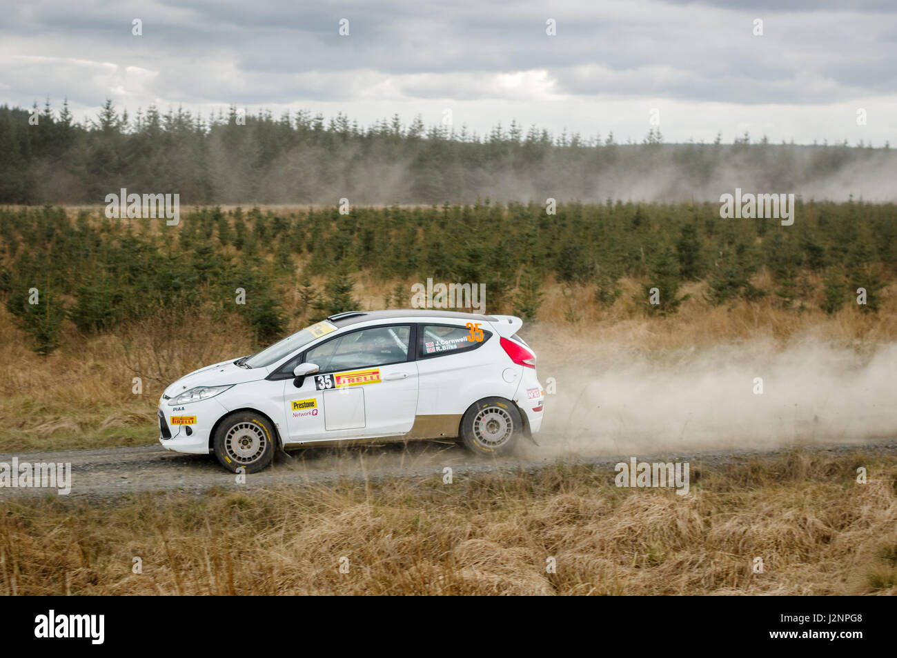 Wark, UK 29. April 2017: Rallye-Auto, die Teilnahme an der Pirelli International Rally 2017 (BRC Abschnitt).  Josh Cornwell Fahrer und Beifahrer Richard Glückseligkeit in einem Ford Fiesta R2.  Bildnachweis: ColobusYeti/Alamy Live-Nachrichten. Stockfoto