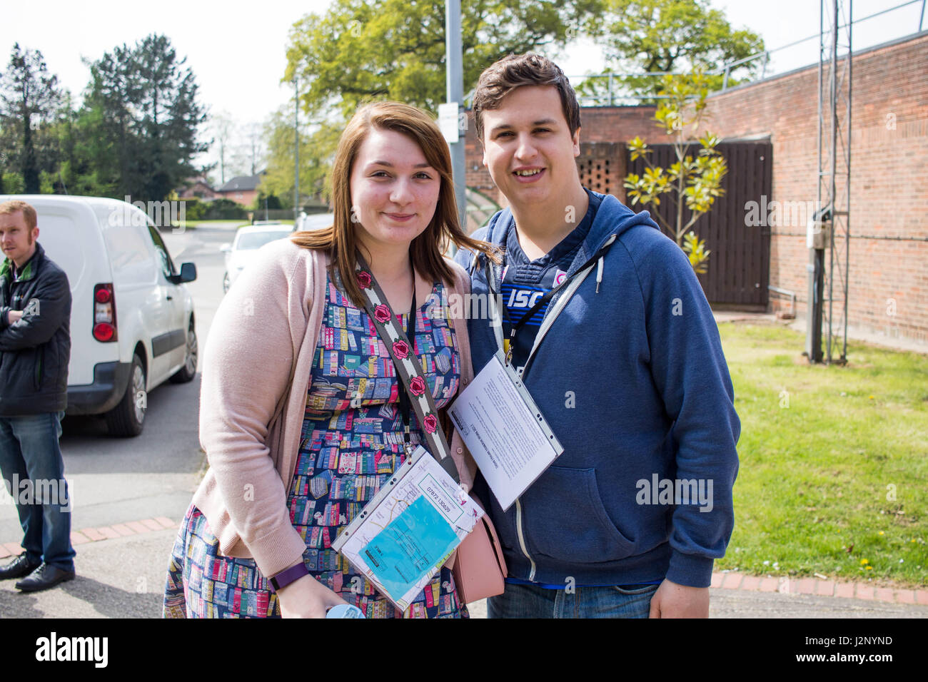 Cottingham, UK. 30. April 2017. Dove House Sponsored Walk - Geldbeschaffung um Taube Haus Hospiz, eine Wohltätigkeitsorganisation, die Betreuung von unheilbar kranken Patienten zu unterstützen. Bildnachweis: Matthew Appleyard/Alamy Live-Nachrichten Stockfoto