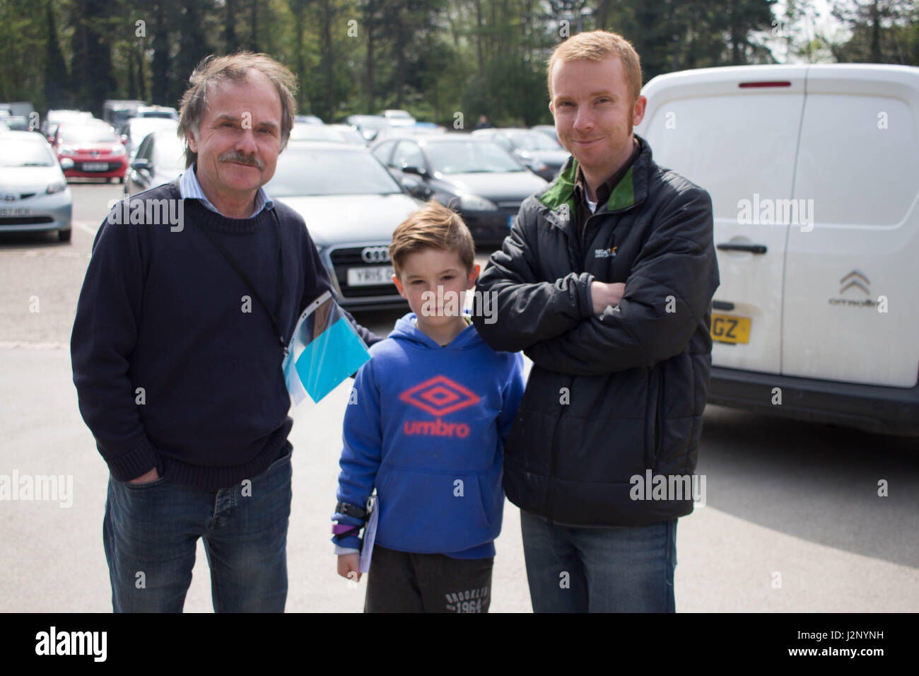 Cottingham, UK. 30. April 2017. Dove House Sponsored Walk - Geldbeschaffung um Taube Haus Hospiz, eine Wohltätigkeitsorganisation, die Betreuung von unheilbar kranken Patienten zu unterstützen. Bildnachweis: Matthew Appleyard/Alamy Live-Nachrichten Stockfoto