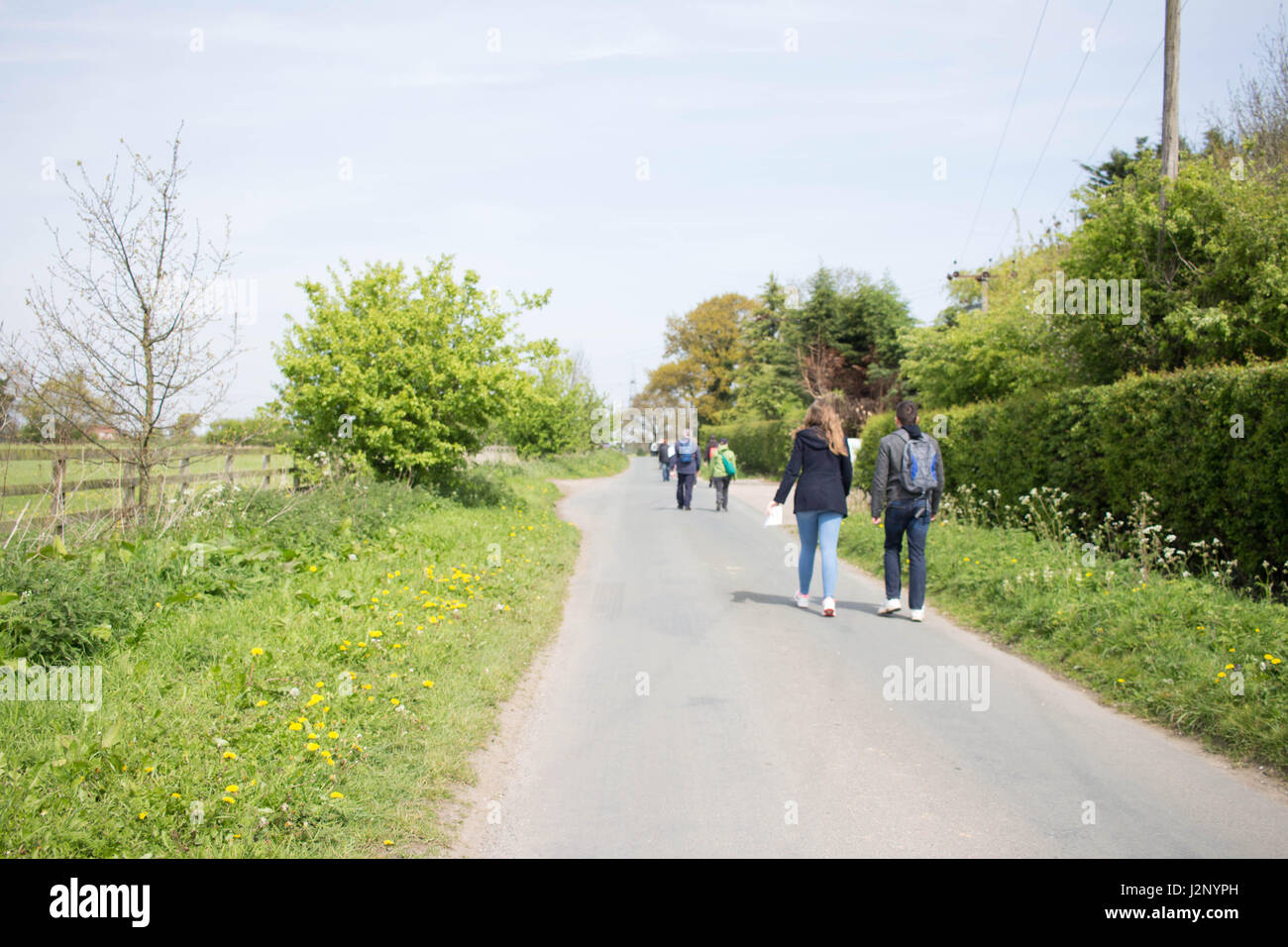 Cottingham, UK. 30. April 2017. Dove House Sponsored Walk - Geldbeschaffung um Taube Haus Hospiz, eine Wohltätigkeitsorganisation, die Betreuung von unheilbar kranken Patienten zu unterstützen. Bildnachweis: Matthew Appleyard/Alamy Live-Nachrichten Stockfoto