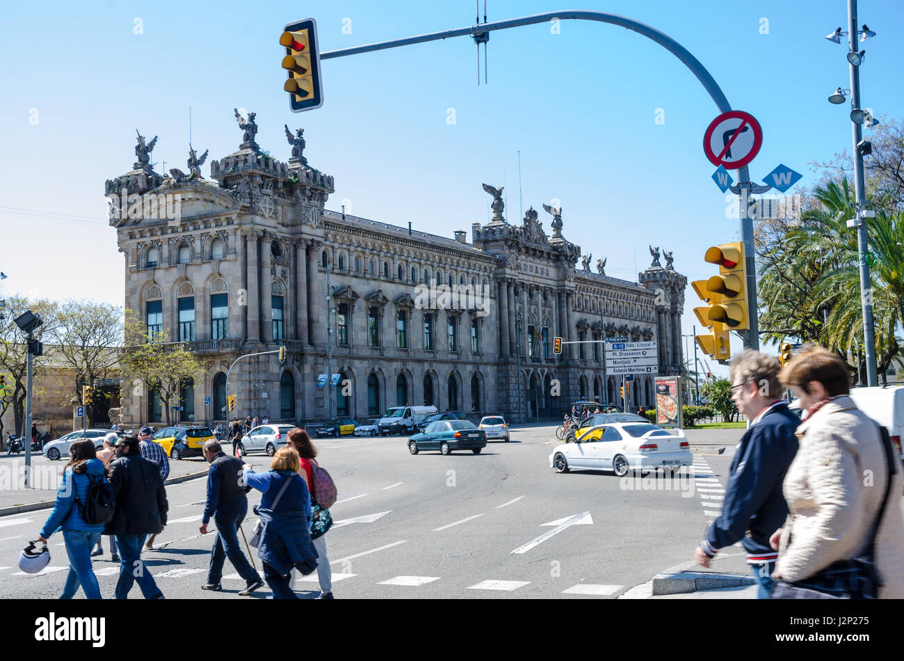 Blick über einen Fußgängerüberweg im Maritime Museum in Barcelona. Stockfoto