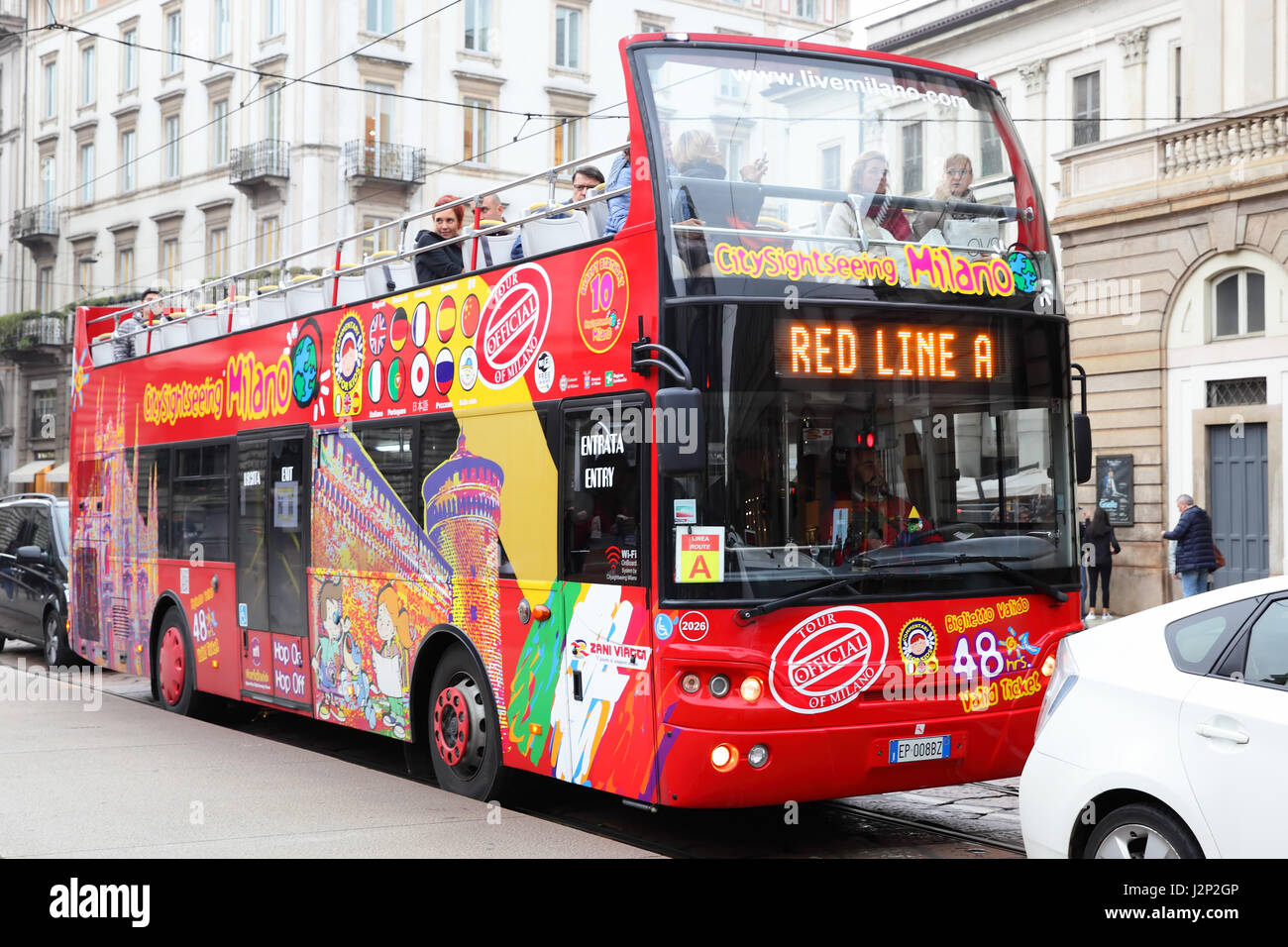 Mailand, Italien - 15. Oktober 2016: Hop-on Hop-off Sightseeing Stadtbus in Mailand Stockfoto