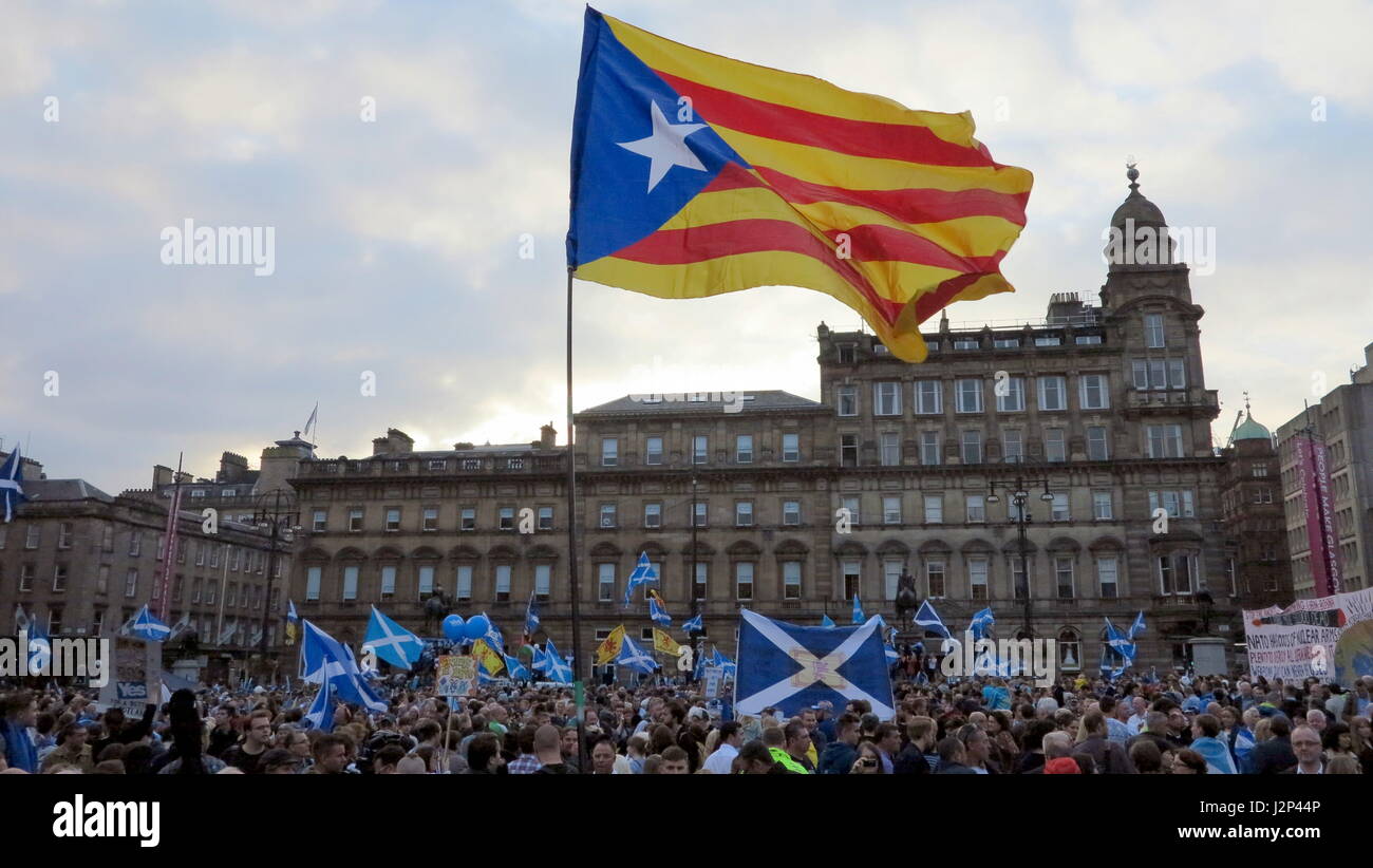 SNP Scottish National Party ja Abstimmung Austritt Unabhängigkeit Wahl Ja Stimmen Rallye Stockfoto