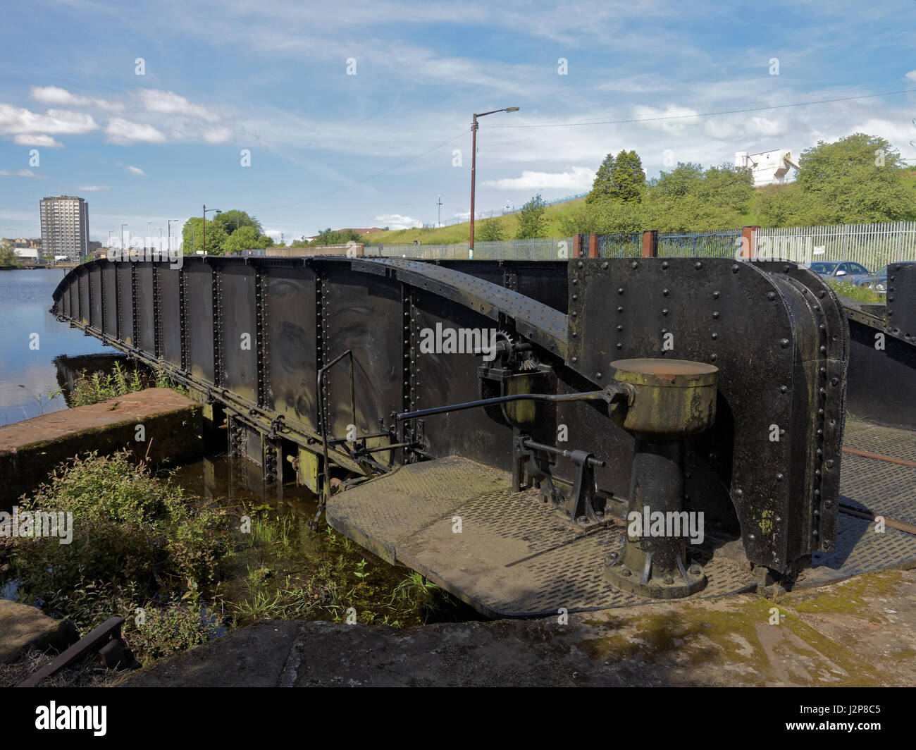 Glasgow, Forth und Clyde Canal Port Dundas, Eisenbahn-Drehbrücke Stockfoto