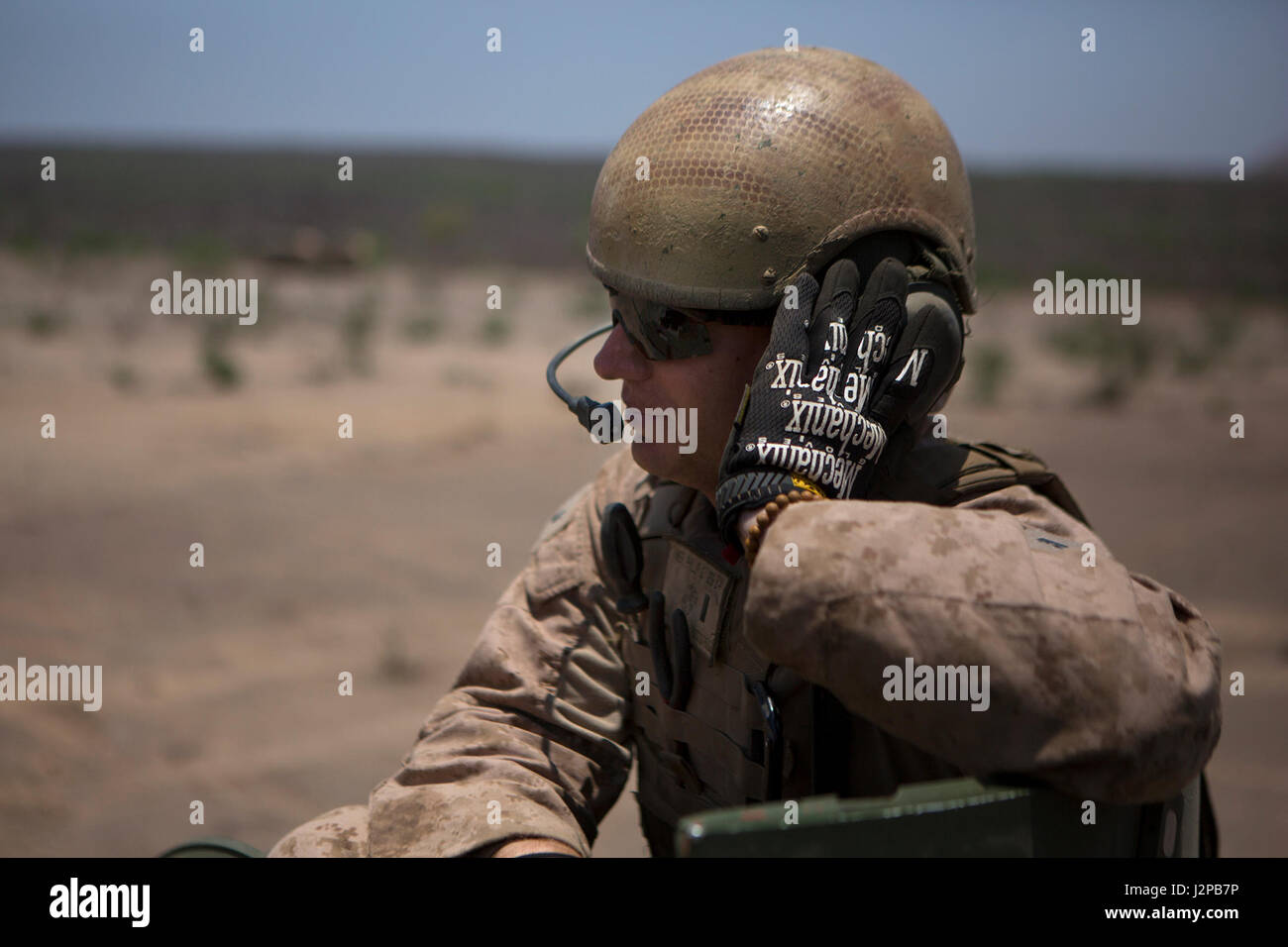 US-Marines der 24. Marine Expeditionary Unit führen während der Übung Alligator Dagger 17 einen mechanischen Angriff auf Arta Beach, Djibouti durch, wobei sie amphibische Angriffsfahrzeuge einsetzen, um mit regionalen Partnern zu trainieren und die multilateralen Einsatzfähigkeiten im Einsatzgebiet der 5. US-Flotte zu verbessern. Stockfoto
