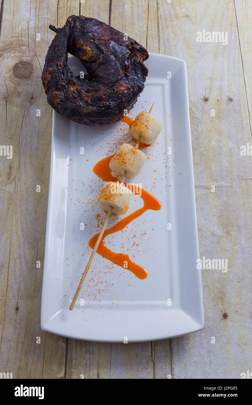 Yam mit geräuchertem Fisch Stockfoto